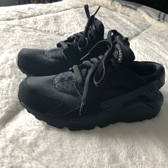 Nike Shoes - Nike Huaraches